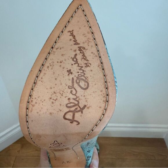 Alice + Olivia Dina Turquoise Snakeskin Heels Size 39.5 - Picture 7 of 7